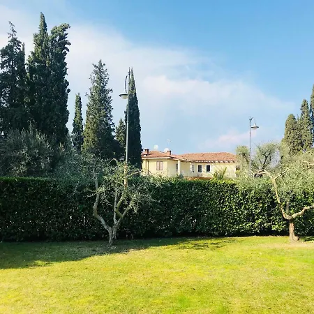 Anna Torri Del Benaco